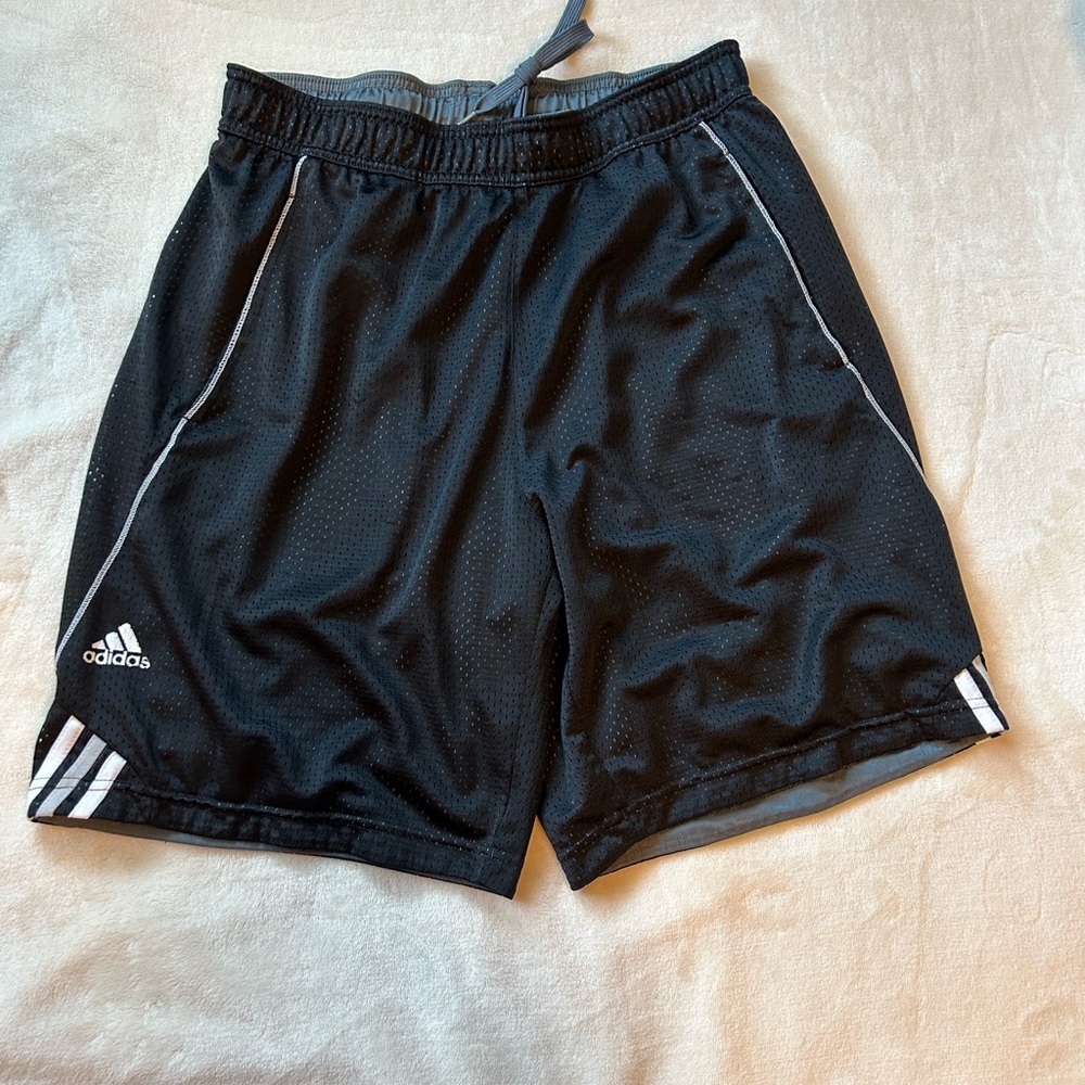 Adidas | black basketball shorts | size Medium | with pockets